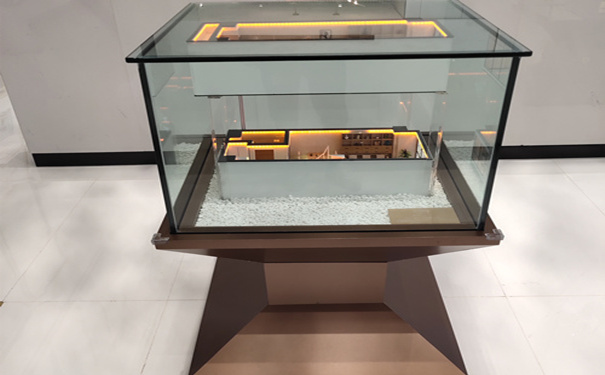 擺放兩個(gè)模型的單體樓盤(pán)戶型沙盤(pán)模型